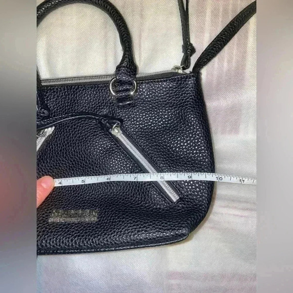 KENNETH  COLE REACTION SIMPLE CROSSBODY BAG FOR EVERYDAY USING - Picture 6 of 7